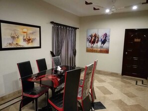 Dining - Seaview Lodge Guest House (Karachi)