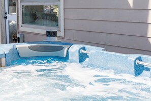 Bañera de hidromasaje al aire libre