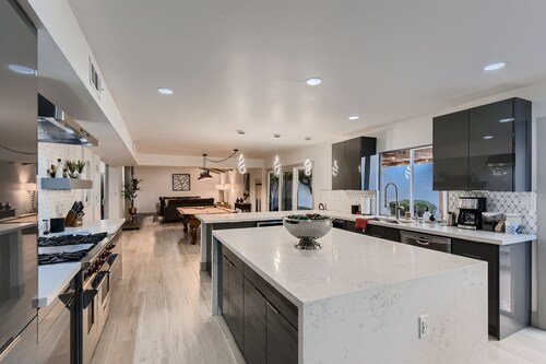 Luxe Oasis Mins to Old Town, Golf, Casino, Spring Training + Heated Pool & Spa
