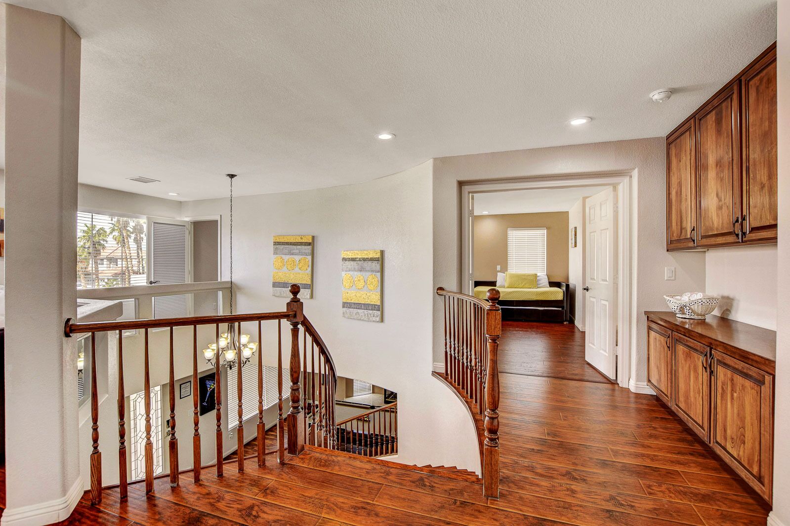 المنشأة من الداخل