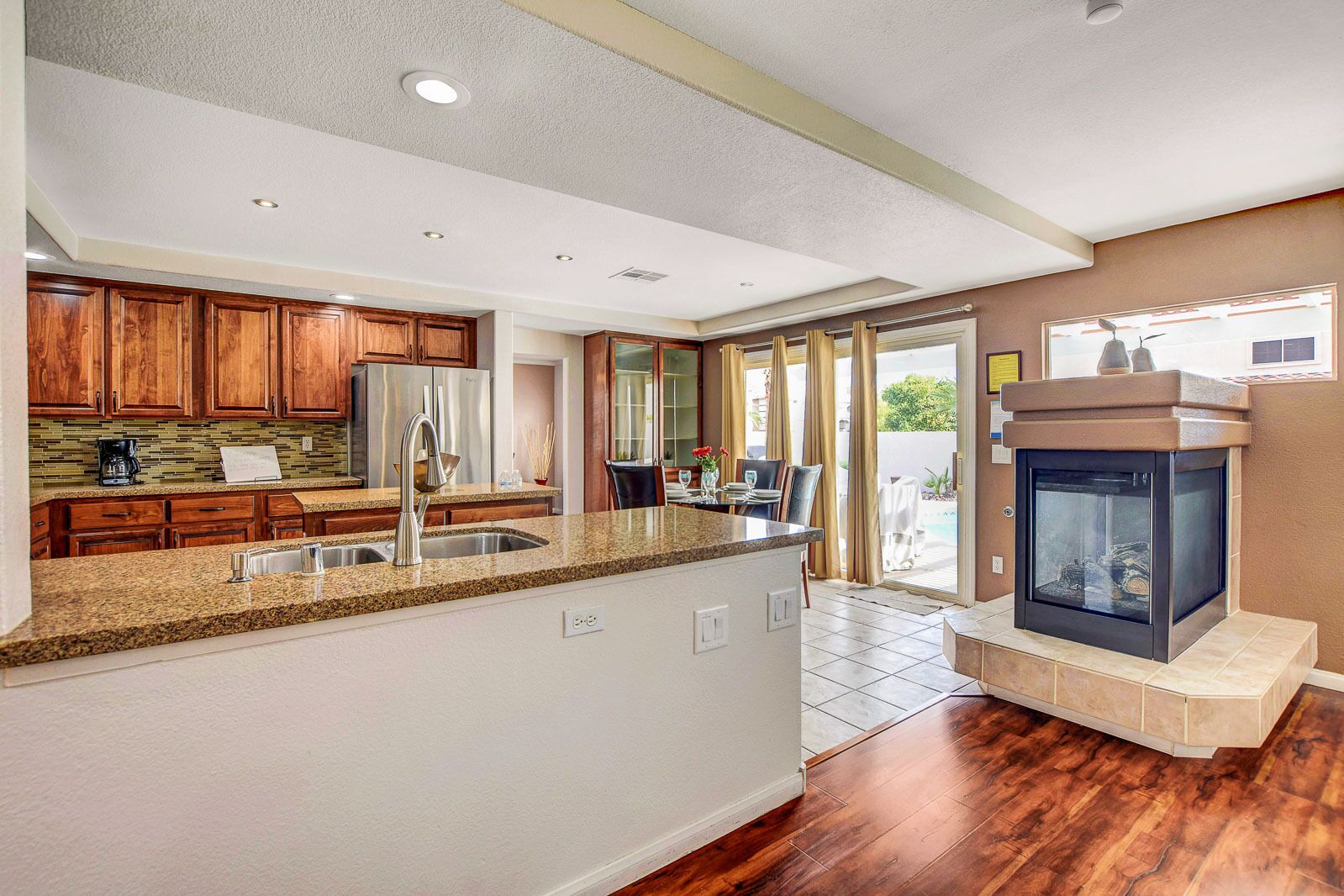 Amazing Summery Retreat~Pool-Spa-BBQ~South Strip