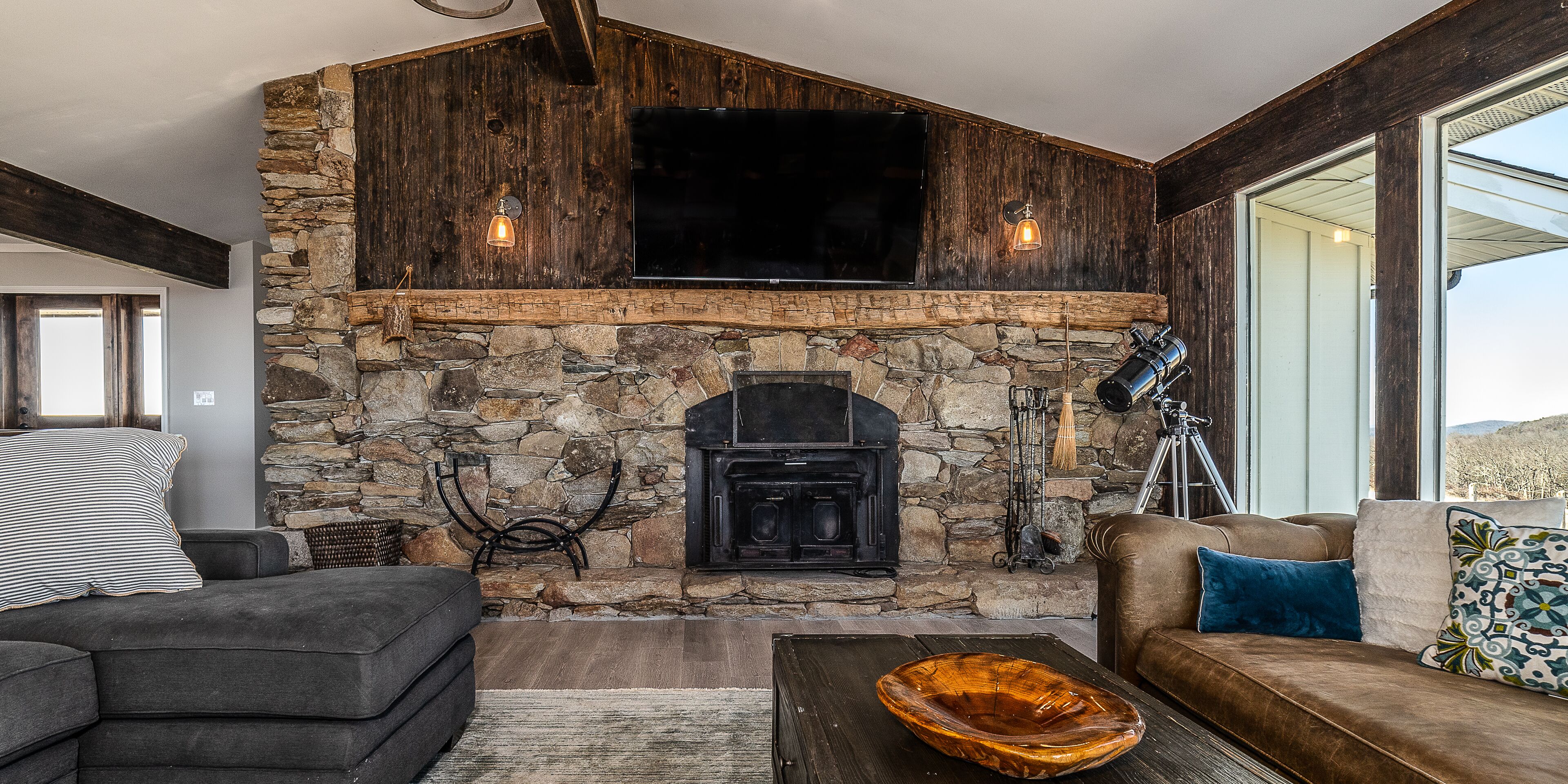 Amazing 360 mountain top views, walk to the winery, near Blue Ridge Parkway