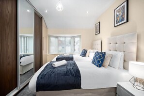 4 chambres, bureau, fer et planche Ă repasser, accĂšs au Wi-Fi (inclus)