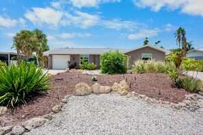 Exterior - Peaceful Monthly Escape with Private Pool and Tranquil Garden Patio (Holmes Beach)