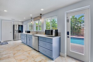 Fridge, microwave, oven, stovetop - Peaceful Monthly Escape with Private Pool and Tranquil Garden Patio (Holmes Beach)