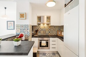 Frigorifero, microonde, forno, macchina per tè/caffè