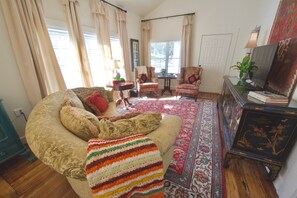 Living area - Quant Cottage (Laurel)