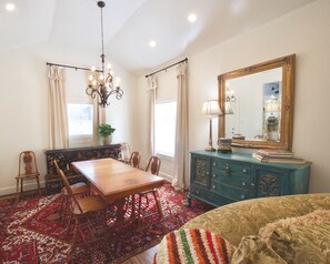 Interior - Quant Cottage (Laurel)