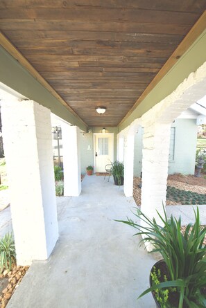 Property grounds - Quant Cottage (Laurel)