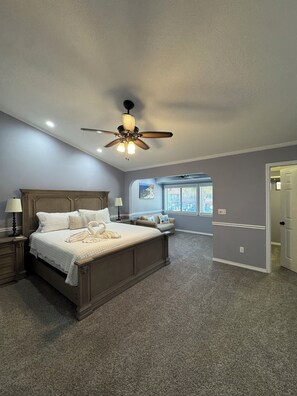 2 bedrooms, travel crib, free WiFi, bed sheets - Pool in Backyard and steps to beach (Panama City)