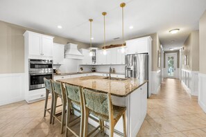 冰箱、微波炉、烤箱、炉灶