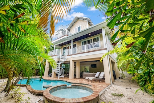 Absolute Paradise - Private Pool, Spa, and Game Room! Short walk to Beach