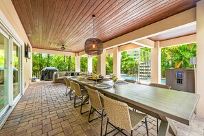 Outdoor dining