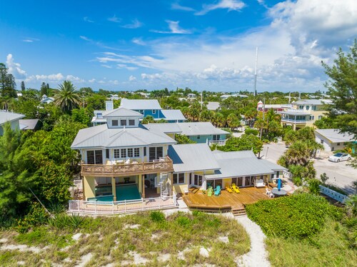 Direct Beachfront Home, Steps to the Sand! Private Pool, Amenities for All!
