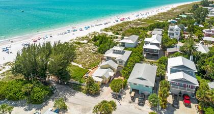 Direct Beachfront Home, Steps to the Sand! Private Pool, Amenities for All!