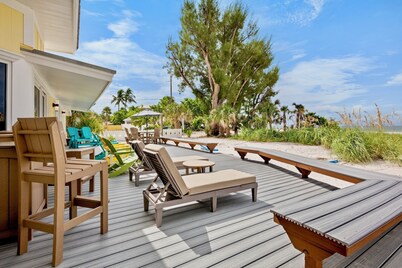 Direct Beachfront Home, Steps to the Sand! Private Pool, Amenities for All!