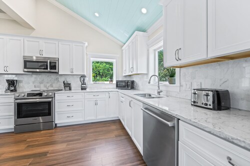 North End of Anna Maria Island! Private Pool and Spa, One Block to the Beach! -