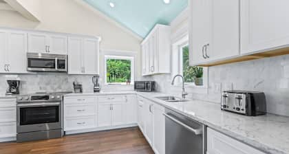 North End of Anna Maria Island! Private Pool and Spa, One Block to the Beach! -