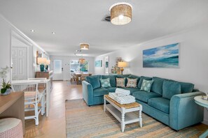 TV connectée, livres, espaces bureaux