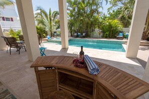 Lämmitetty uima-allas