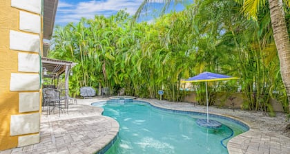 Private Home with Private Pool, Spa, and Ping Pong! New Renovations, Close to Be