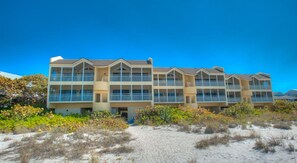 Exterior - AMI Escape! Direct Beach Access, Gulf Views and Walk to Holmes Beach Shops (Holmes Beach)