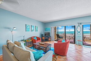 TV - AMI Escape! Direct Beach Access, Gulf Views and Walk to Holmes Beach Shops (Holmes Beach)