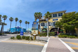 Exterior - Beachfront Bliss! Condo with Pool, Balcony and Private Access (Bradenton Beach)