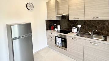 Kühlschrank, Ofen, Herdplatte, Geschirrspüler