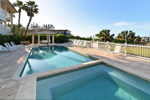 Et oppvarmet basseng