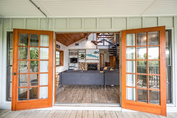 Smart TV, fireplace, offices