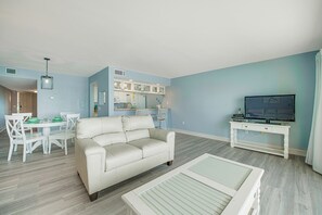 TV - Beachfront Condo with Amazing Views and Pool! Near Bridge Street! (Bradenton Beach)