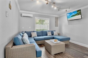 TV connectée, table de tennis de table, livres