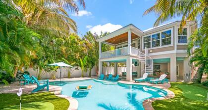Large Private Beach Home! Private Pool, Spa and Outdoor Lighting