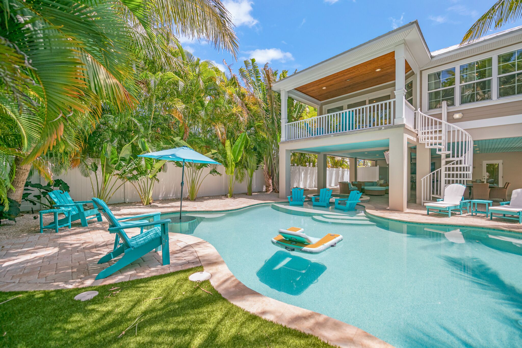 Large Private Beach Home. Private Pool and Spa, Outdoor Lighting