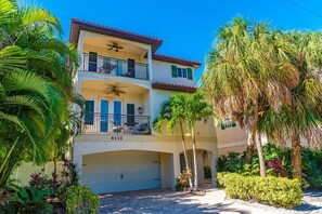 Exterior - Home with Private Pool, 8 minute walk to Beach! - Villa Portofino (Holmes Beach)
