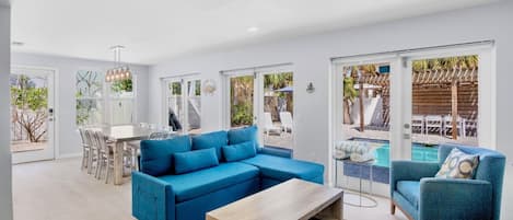 Een televisie en een kantoor