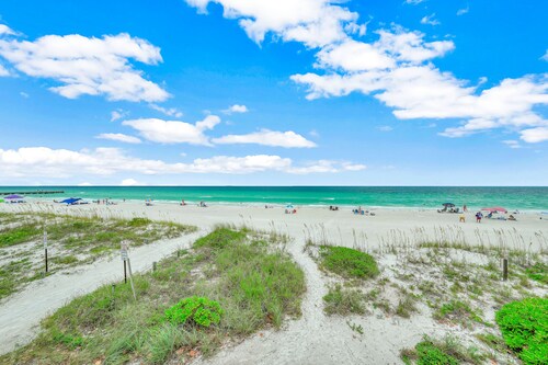 Capri Condo D! Direct Beachfront and Views!