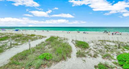 Capri Condo D! Direct Beachfront and Views!