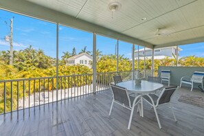 Outdoor dining - Close to the Beach with Pool n Ping Pong Table! Pelican Villa (Anna Maria)