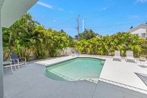 A heated pool - Close to the Beach with Pool n Ping Pong Table! Pelican Villa (Anna Maria)