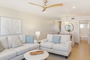 Smart TV, offices - Beachfront Condo! Your Ideal Anna Maria Island Getaway! - Shell Cove (Bradenton Beach)
