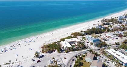 Beachfront Condo with Private Balcony and Pool Access