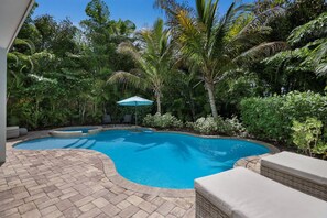 Een verwarmd zwembad