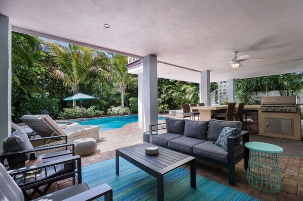 Outdoor dining - Large Private Duplex, Heated Pool and Spa! (Holmes Beach)