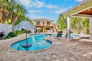 Lämmitetty uima-allas