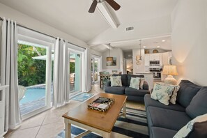 Smart TV, offices - AMI Home with Heated Pool! 6 Minute Walk to Beach! - Egrets Nest (Holmes Beach)