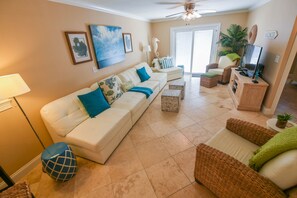 Smart TV, video games, foosball - Updated Home with Pool, Spa, and Outdoor Bar! By the Beach! (Holmes Beach)