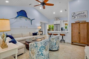 Smart TV, video games, offices - Single Level Beach Home, Private Heated Pool! 6 Minutes to the Beach (Anna Maria)