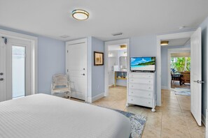 4 bedrooms, desk, free WiFi, bed sheets